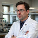 Retrato del Dr. Javier Soto, Investigador en Nutrición